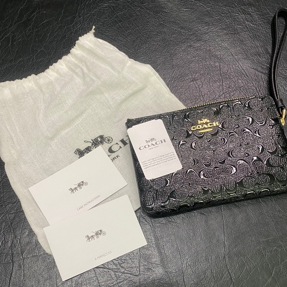 NWT - COACH Wristlet wallet - Picture 1 of 3